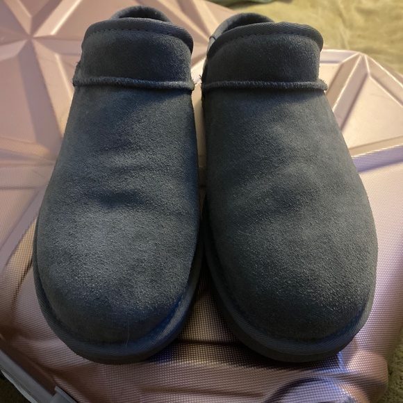Grey Uggs NWOT - Picture 3 of 4